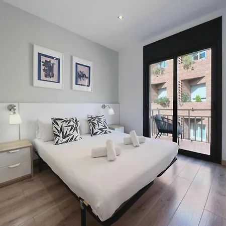 Penthouse With Amazing Terrace, 9p 3bd Barcelona
