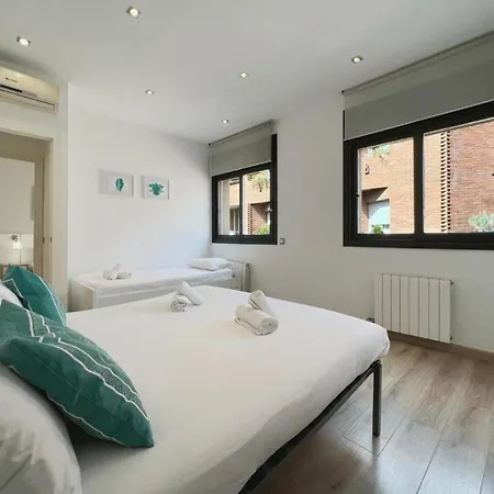 Penthouse With Amazing Terrace, 9p 3bd *