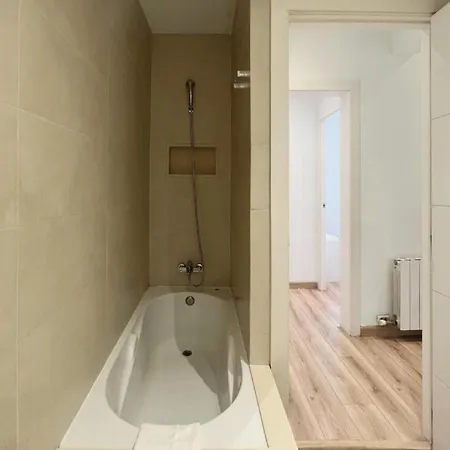 Penthouse With Amazing Terrace, 9p 3bd Apartment Barcelona