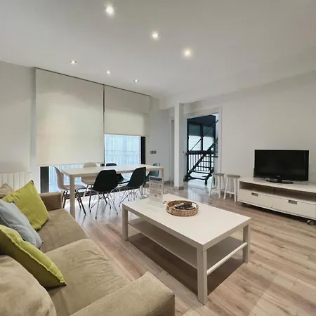 Penthouse With Amazing Terrace, 9p 3bd Apartment