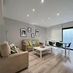Penthouse With Amazing Terrace, 9p 3bd Apartment *